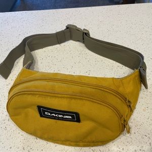 Dakine hip pack